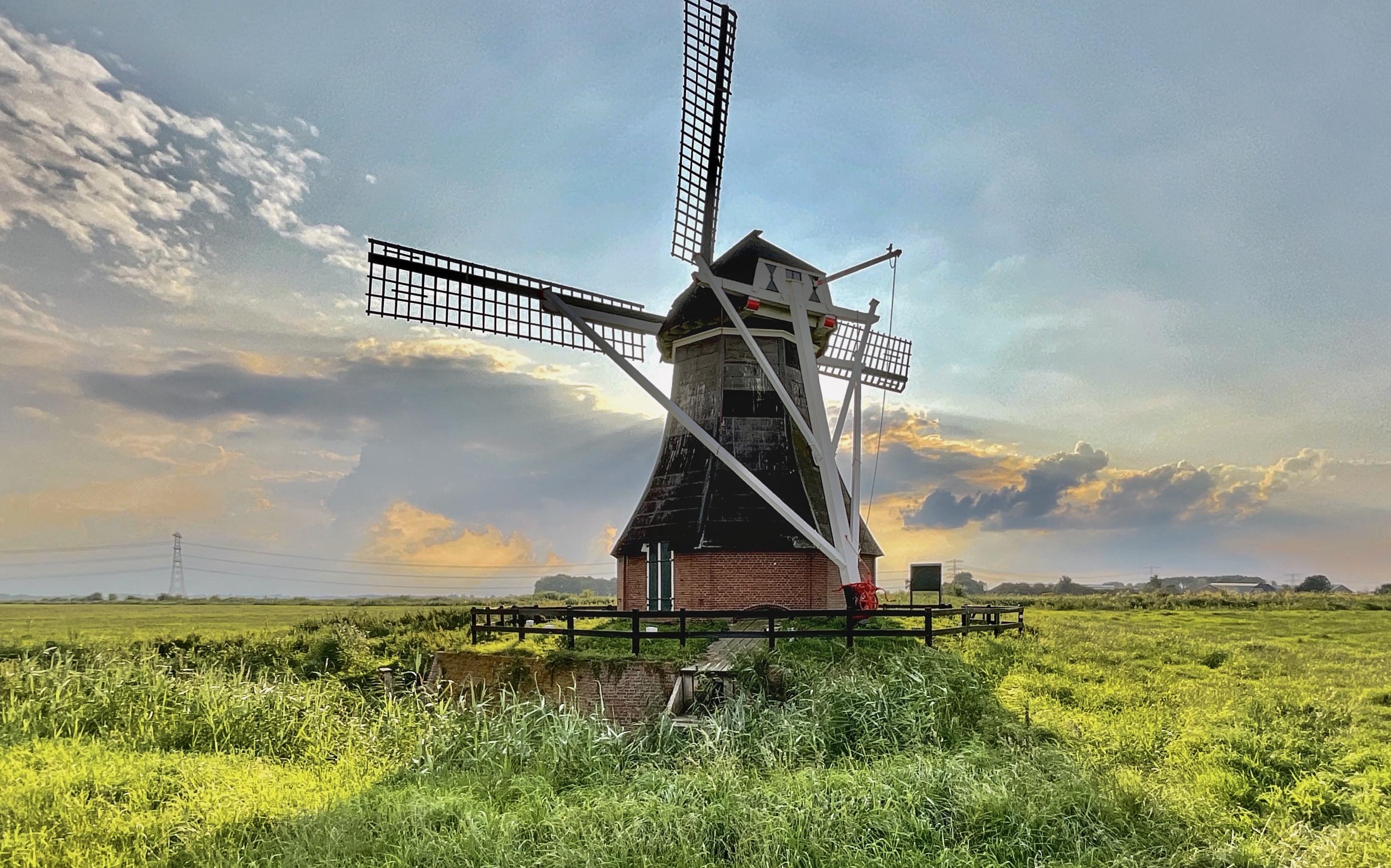 Oude Groninger kerken, molens, boerderijen en andere bijzondere